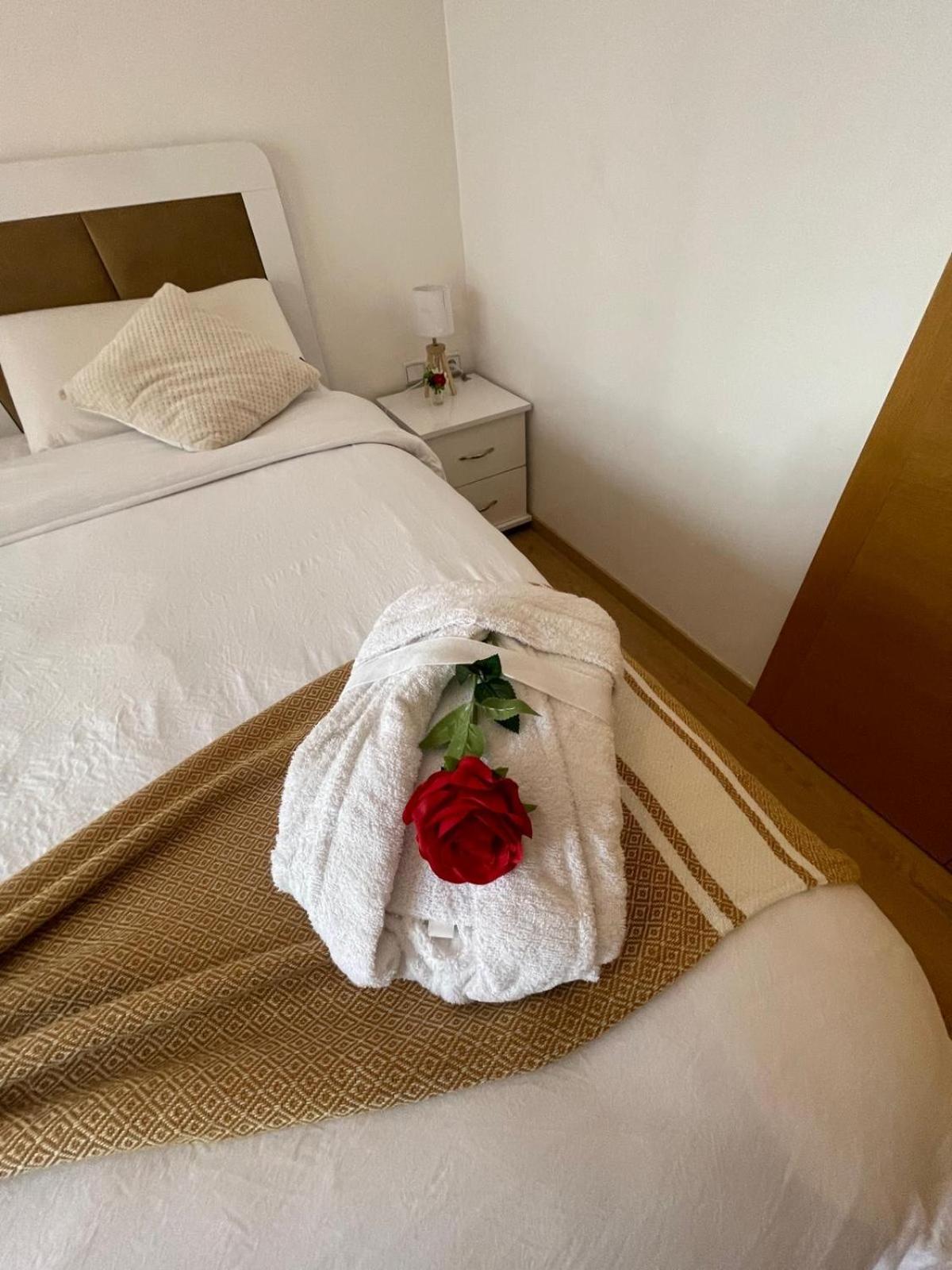 Appartement De Luxe Avec Jardin Vue Sur La Piscine Golf Securise 24H Sur 24 A 5 Minutes De L Aeroport 마라케시 외부 사진